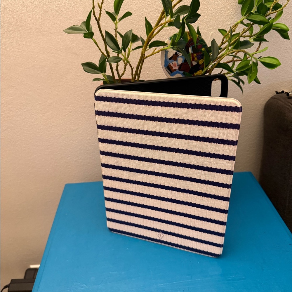 iPad Air Case w/Pencil Holder (4th/5th Generation)